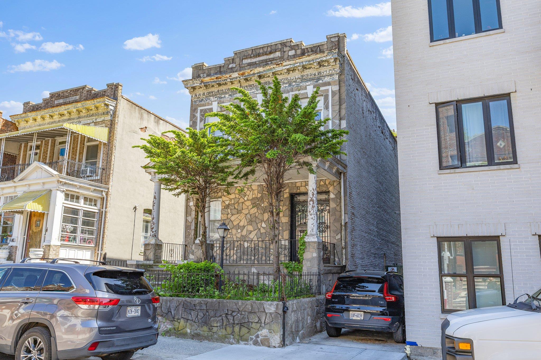 1410 Lincoln Place