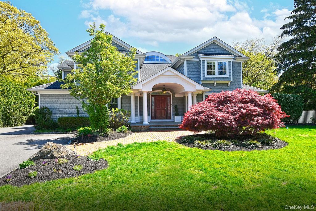 Photo of 16 Sailfish Place, Northport, NY 11768 (MLS # 974405)