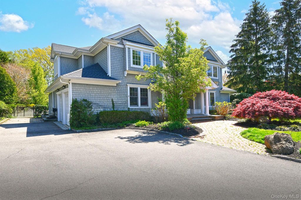 Photo of 16 Sailfish Place, Northport, NY 11768 (MLS # 974405)