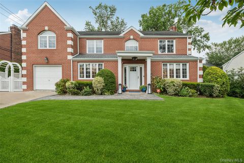 24 Old Estate Road Manhasset NY 11030
