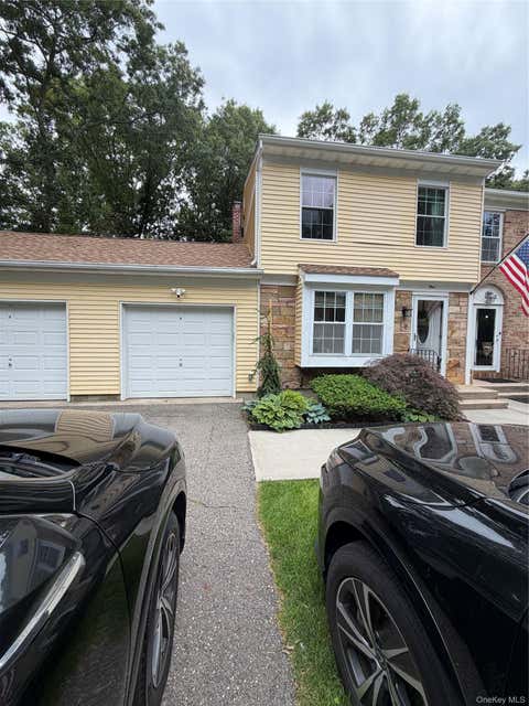 Condo For Rent - 1 Thornton Cmns<br/> Yaphank, NY 11980