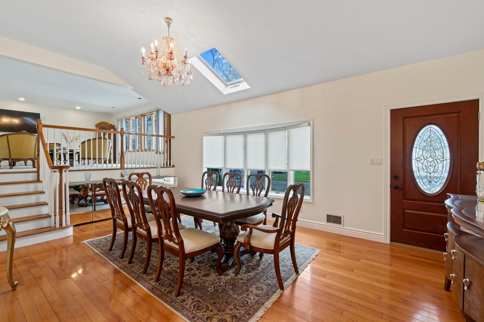 1031 Westminster Avenue, Dix Hills, New York image 2