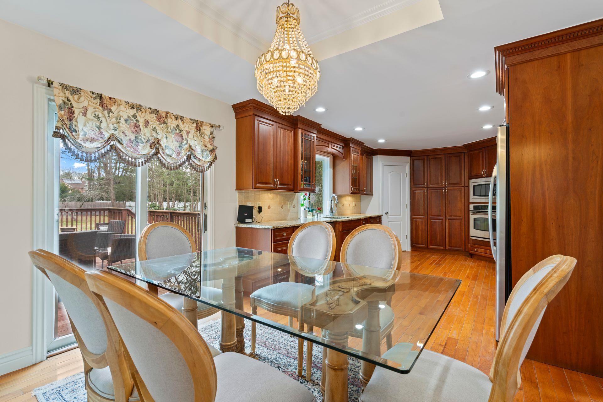1031 Westminster Avenue, Dix Hills, New York image 5