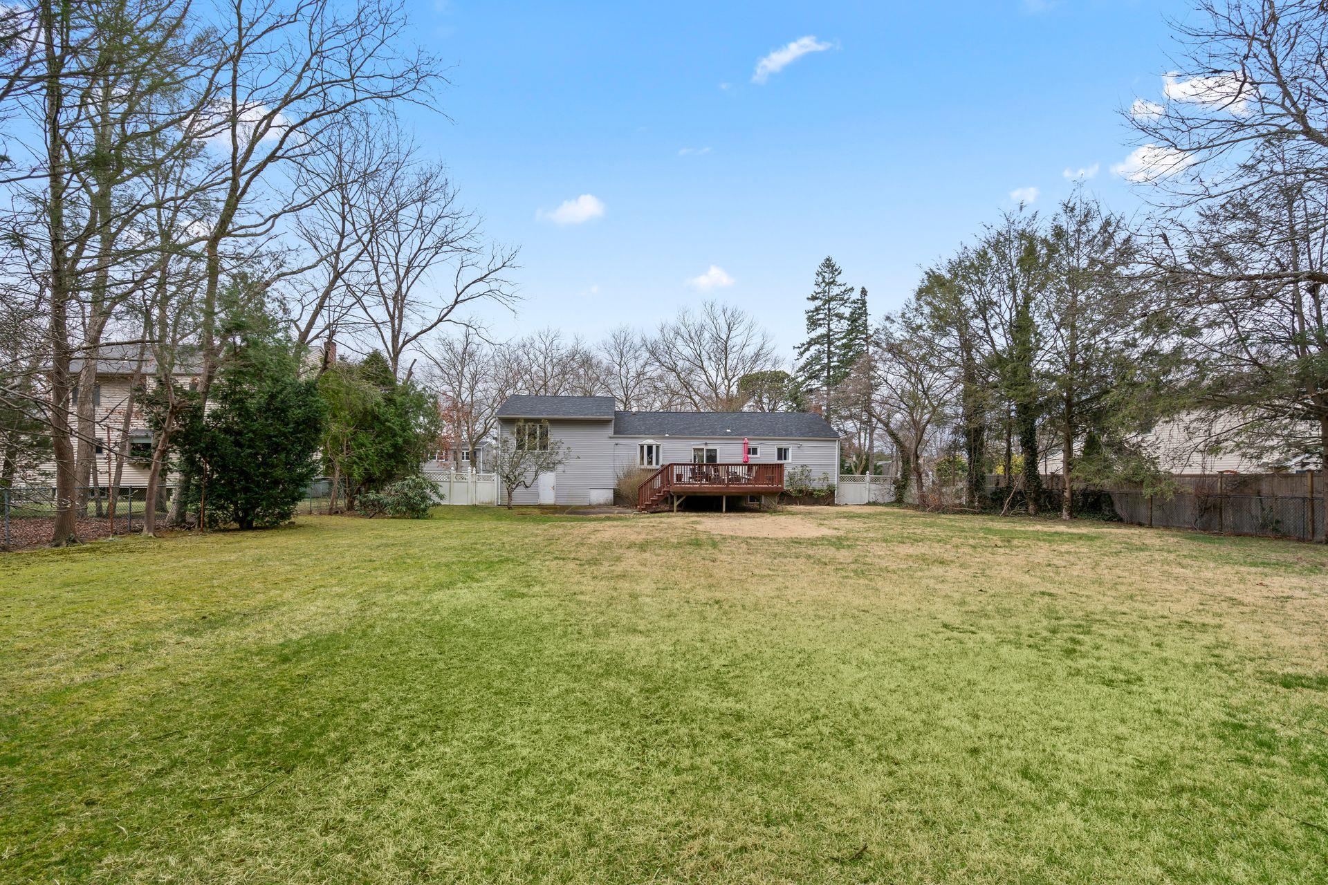 1031 Westminster Avenue, Dix Hills, New York image 18