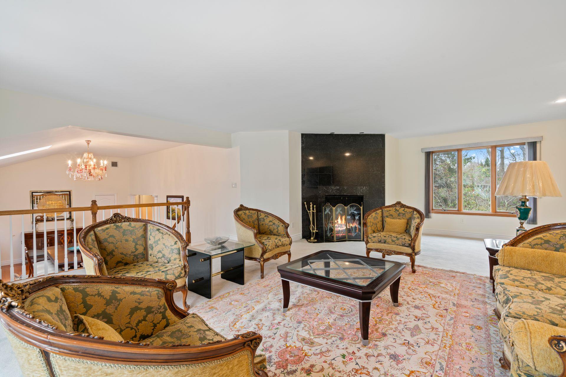 1031 Westminster Avenue, Dix Hills, New York image 9