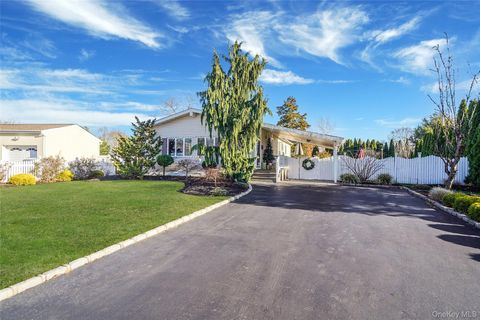 Photo of 15 Penn Drive, Smithtown, NY 11787 (MLS # 940956)