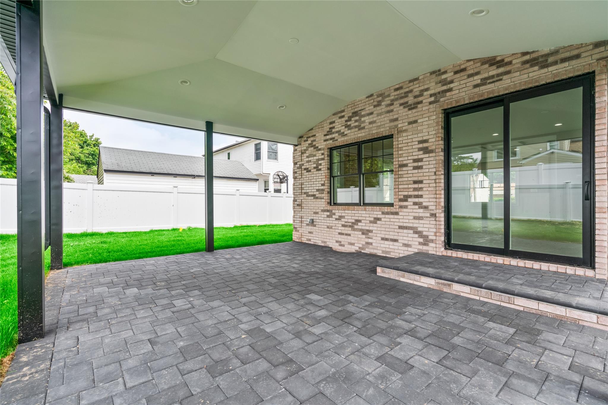 78 Shafter Avenue, Albertson, New York image 30