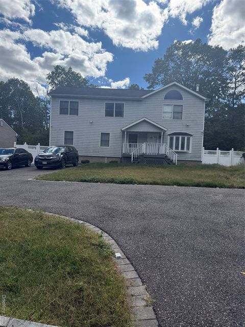 Photo of 4478 Express Dr S. Drive, Dr, Ronkonkoma, NY 11779 (MLS # 923952)