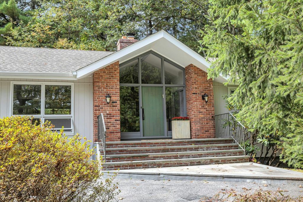Photo of 20 Cecilia Lane, Pleasantville, NY 10570 (MLS # 924264)