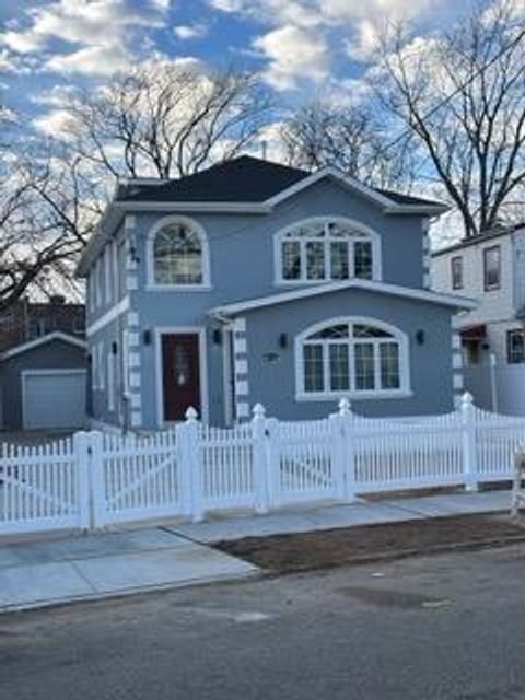 147-26 240 Street Rosedale NY 11422