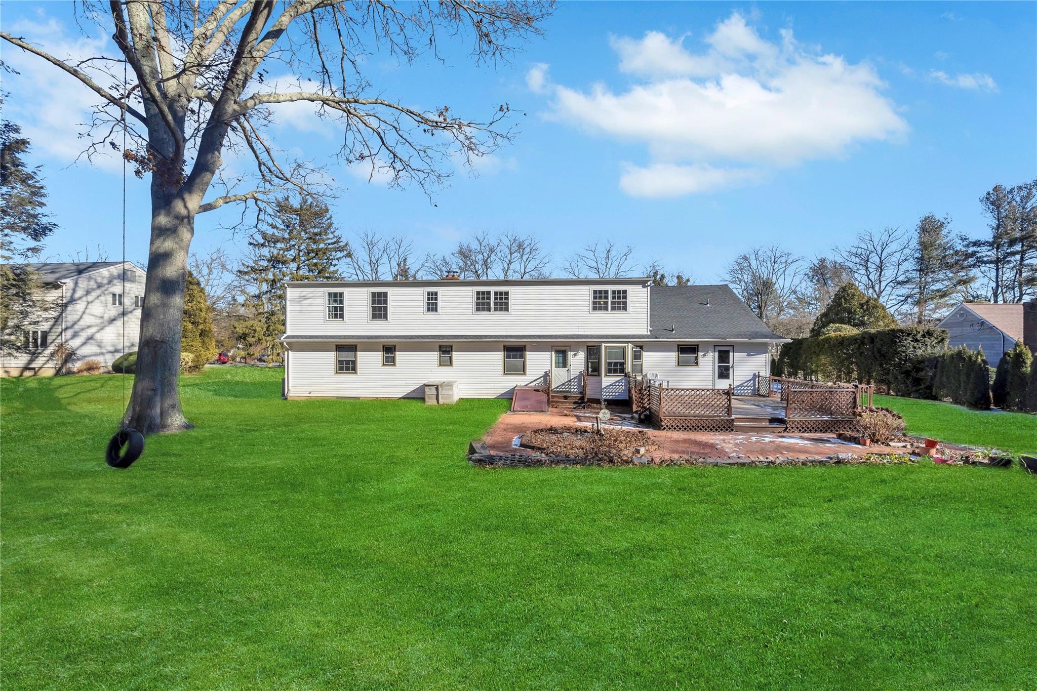 29 Grayon Drive, Dix Hills, New York image 2