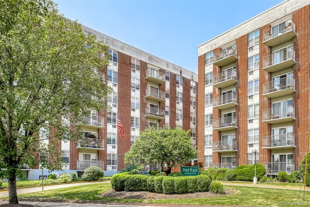 Photo of 35 Park Avenue #3L, Suffern, NY 10901 (MLS # 944130)