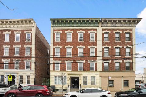 61-09 Catalpa Ave Ridgewood NY 11385