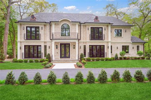 20 Knollwood Road Muttontown NY 11545