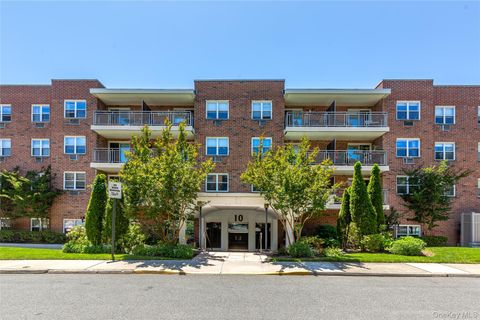 Homes For Sale - 10 Ipswich Avenue #APT. 3I<br/> Great Neck, NY 11021
