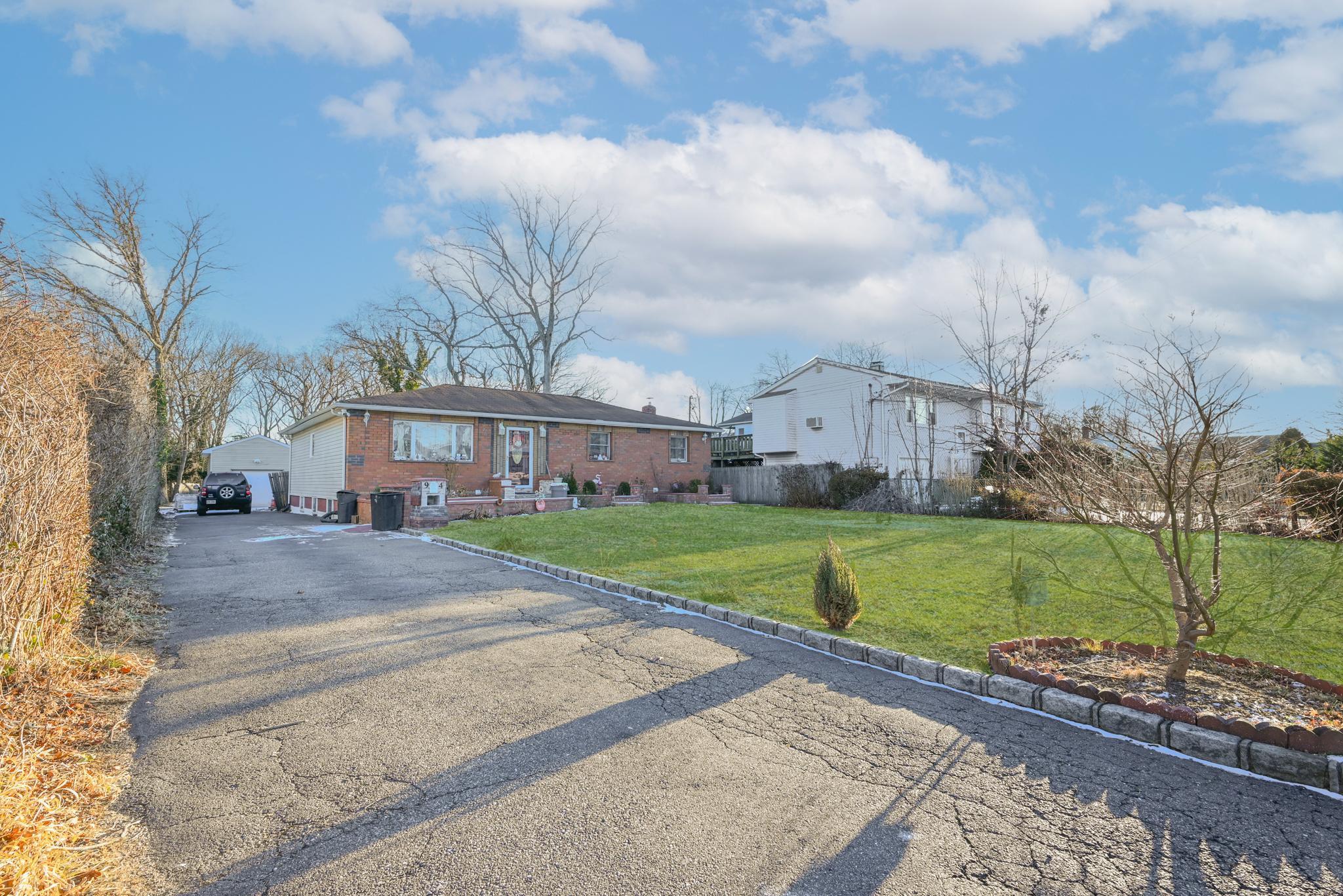 94 Erlanger Boulevard, North Babylon, New York image 2