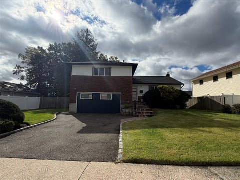 Apartment For Rent - 4 Evelyn Road<br/> Plainview, NY 11803
