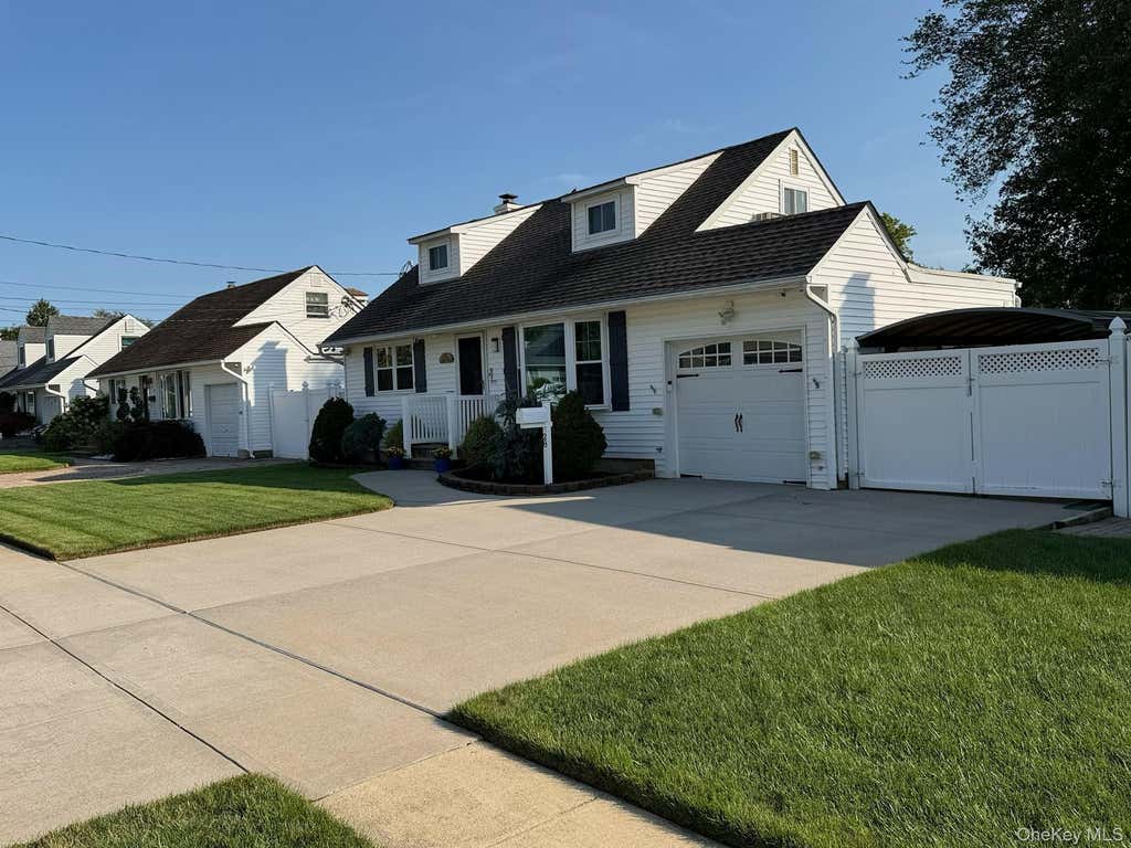 Photo of 28 Central Avenue, North Babylon, NY 11703 (MLS # 1025715)