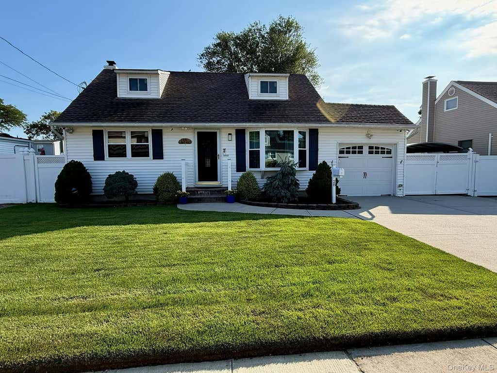 Photo of 28 Central Avenue, North Babylon, NY 11703 (MLS # 1025715)