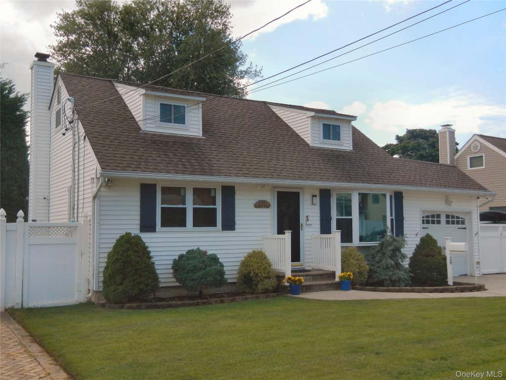 Photo of 28 Central Avenue, North Babylon, NY 11703 (MLS # 1025715)