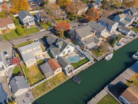 Homes For Sale - 38 Bayside Place<br/> Amityville, NY 11701