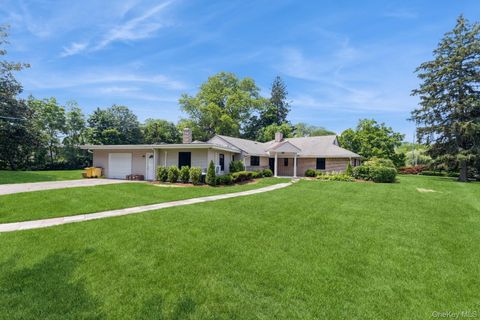 Photo of 2 Foxwood Road, Kings Point, NY 11024 (MLS # 986874)