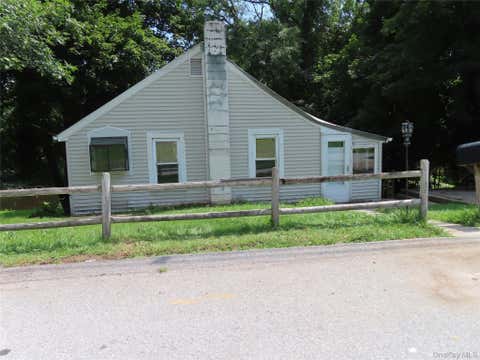 Homes For Sale - 4 Wilbur Road<br/> Pleasant Valley, NY 12569