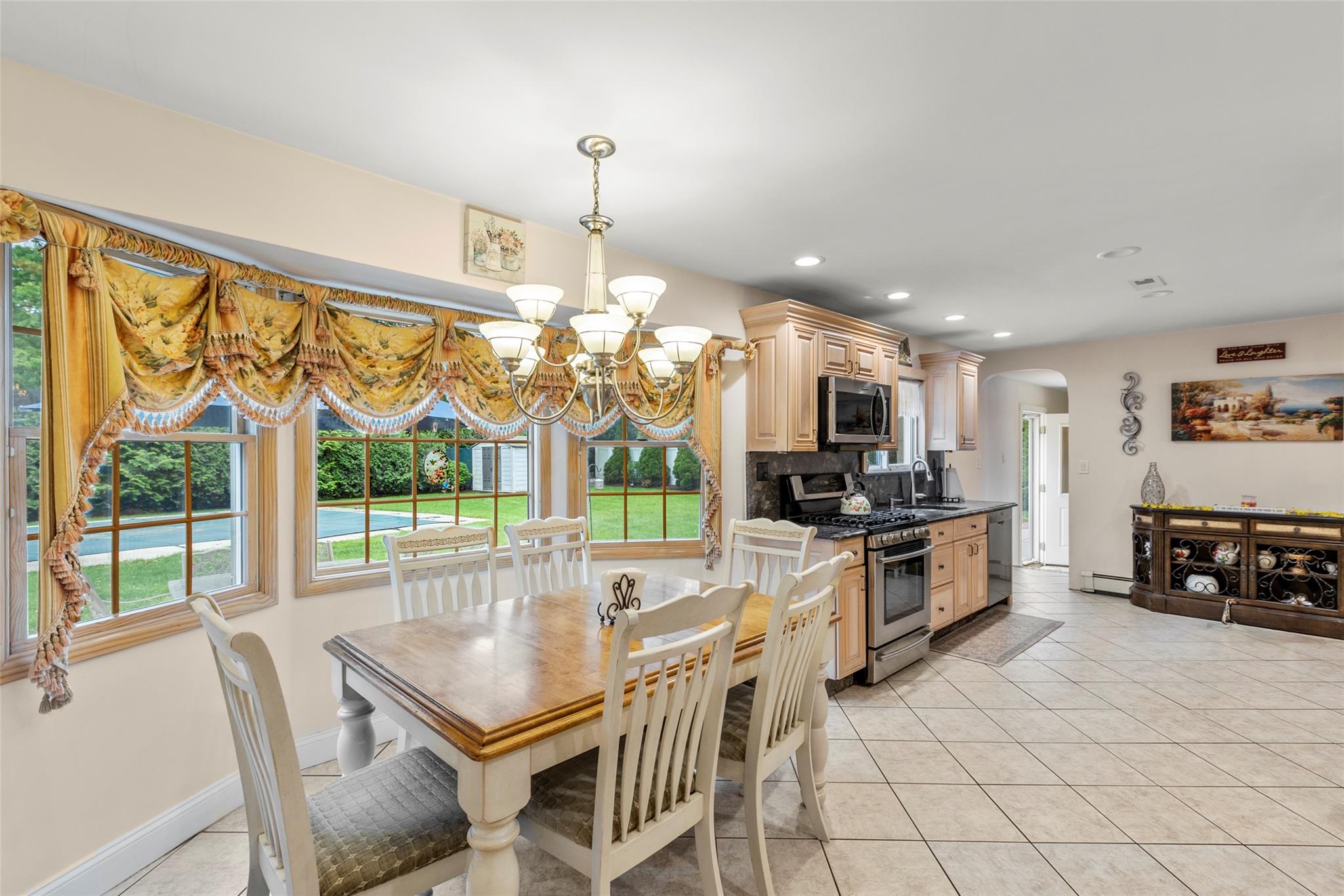 8 Wichard Boulevard, Commack, New York image 10