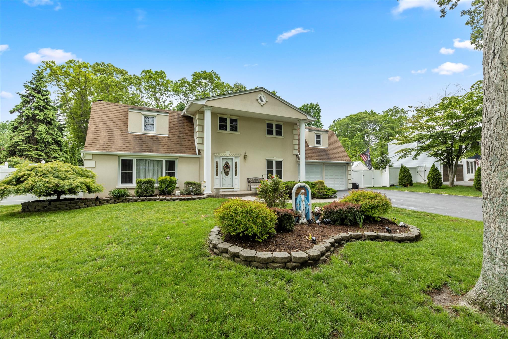 8 Wichard Boulevard, Commack, New York image 2