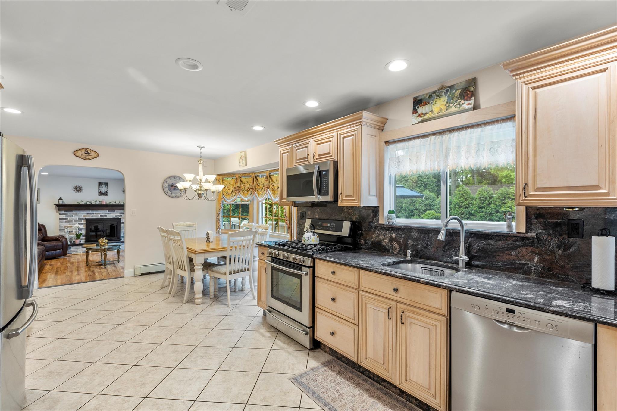 8 Wichard Boulevard, Commack, New York image 12
