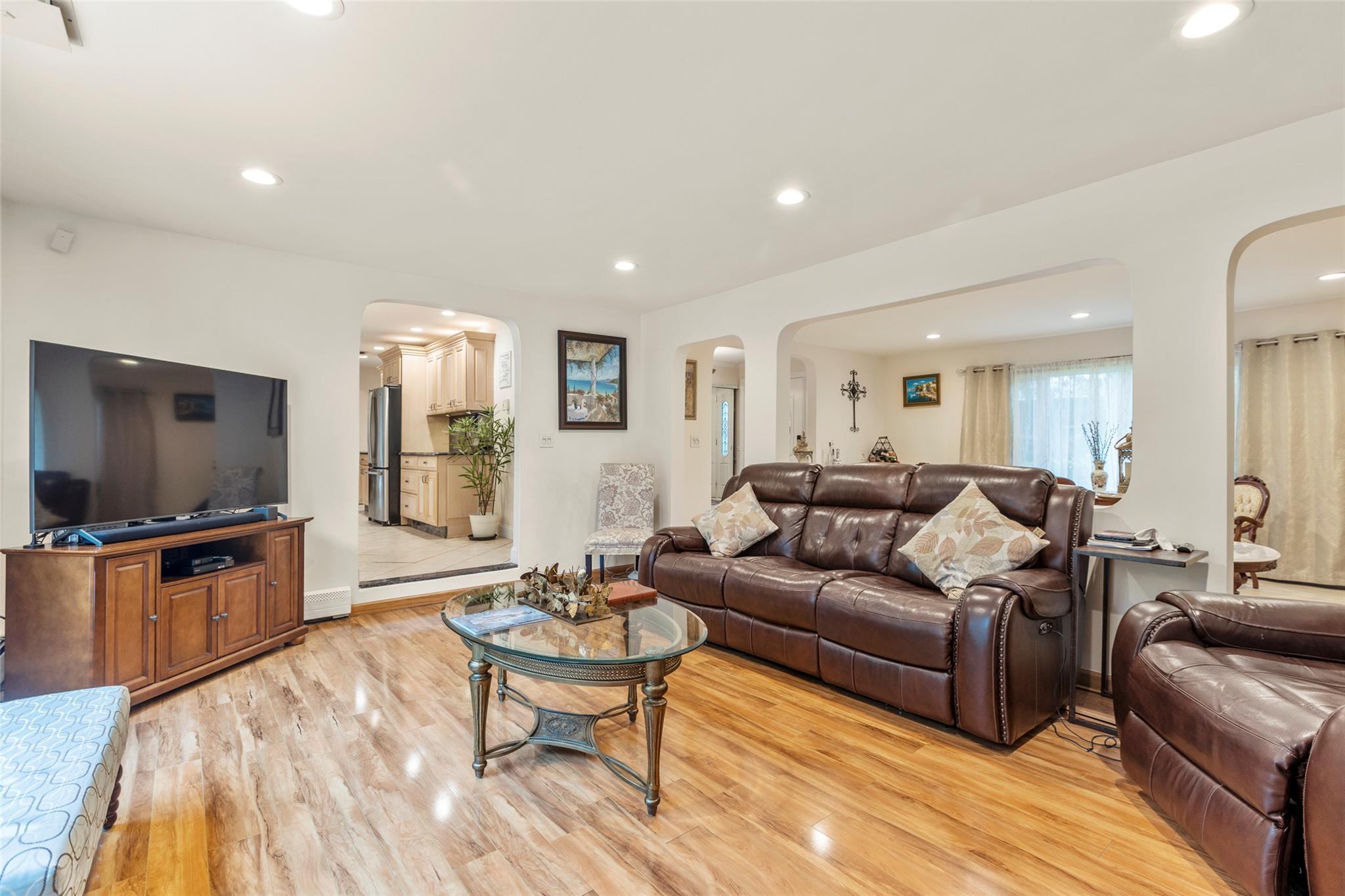 8 Wichard Boulevard, Commack, New York image 9