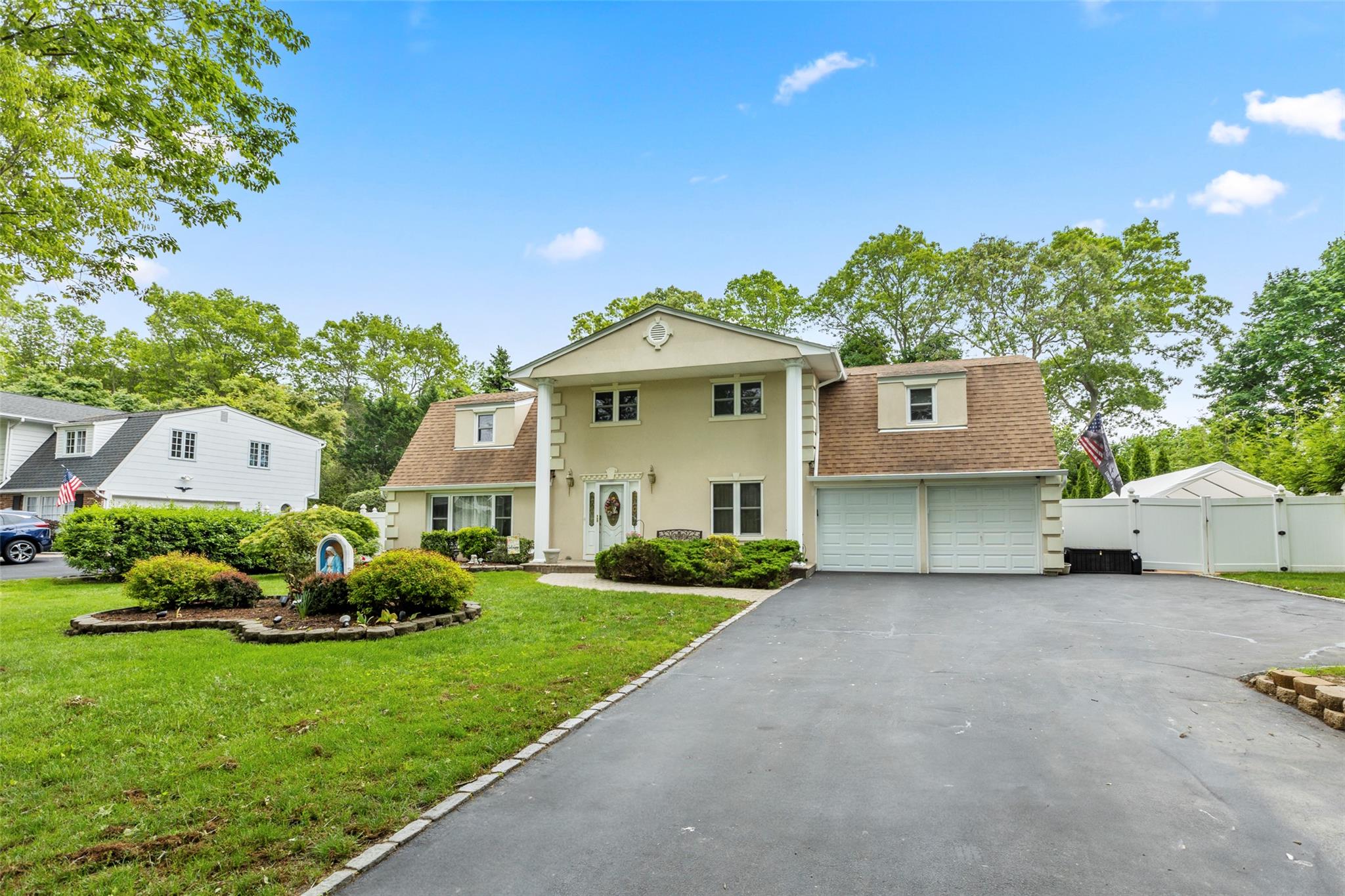 Wichard Boulevard, Commack, Hamptons, NY - 5 Bedrooms  
3 Bathrooms - 