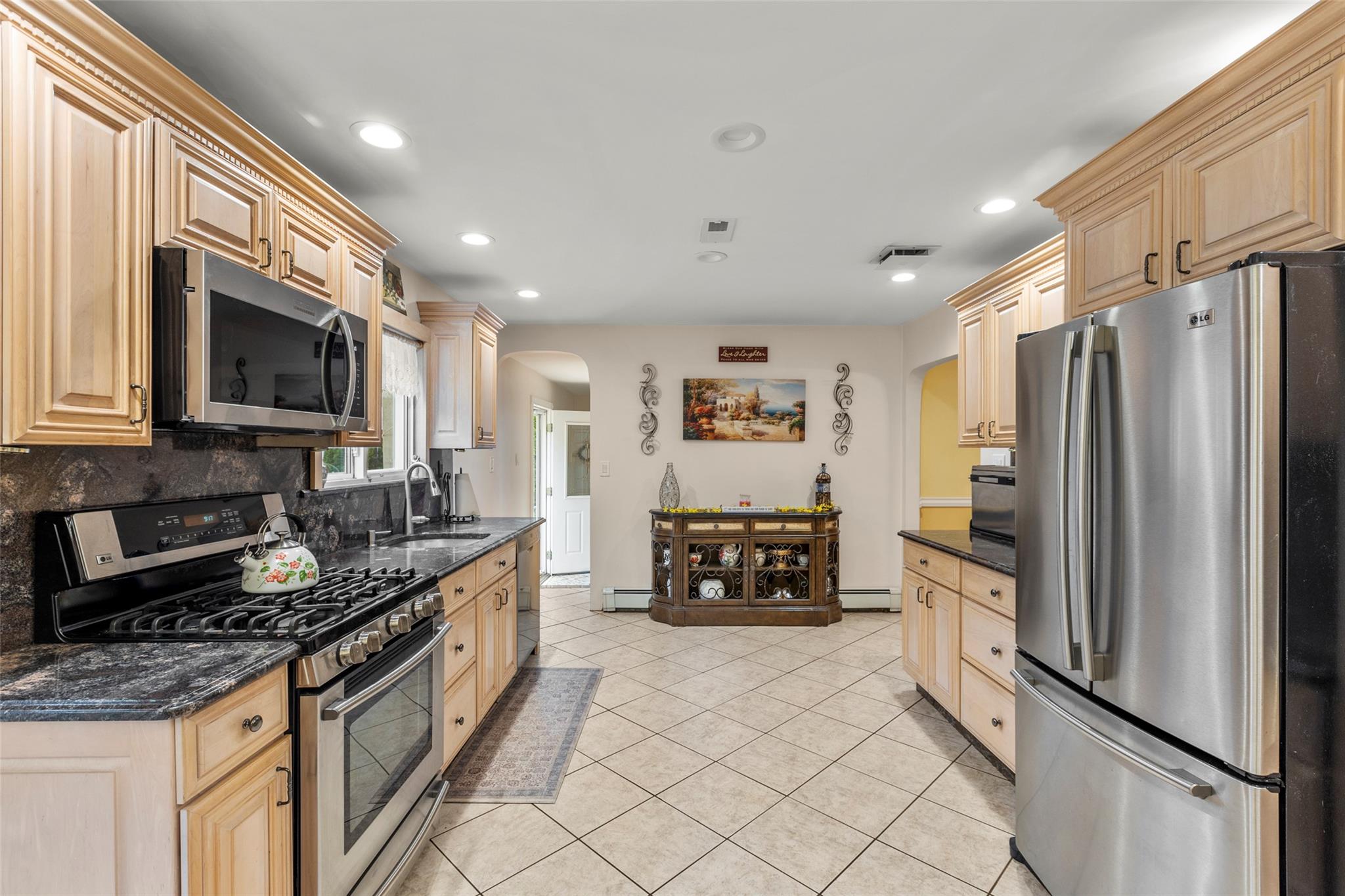 8 Wichard Boulevard, Commack, New York image 11