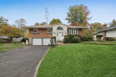 Photo of 11 Mackay Drive, Hauppauge, NY 11788 (MLS # 929813)