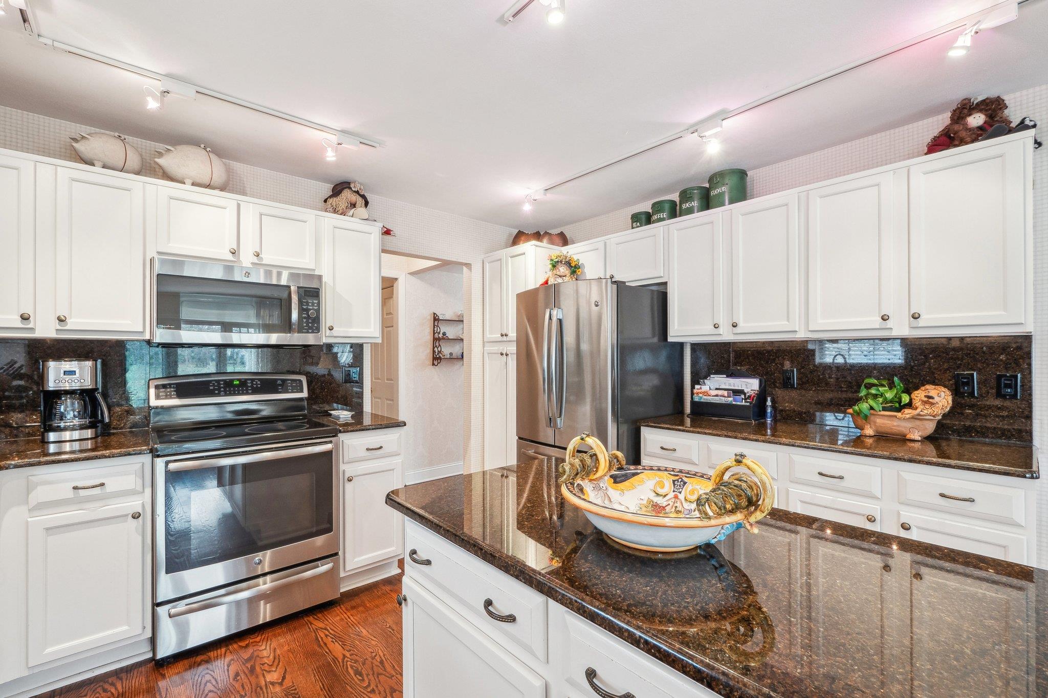 15 Colony Drive #15, Holbrook, New York image 17