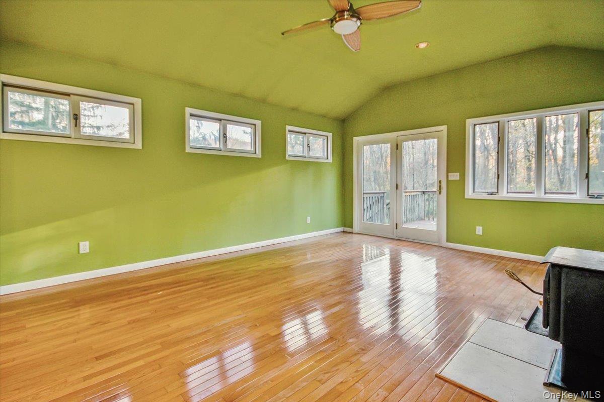 Marlboro, New York 12542, United States, 3 Bedrooms Bedrooms, ,2 BathroomsBathrooms,Residential,Active,239334