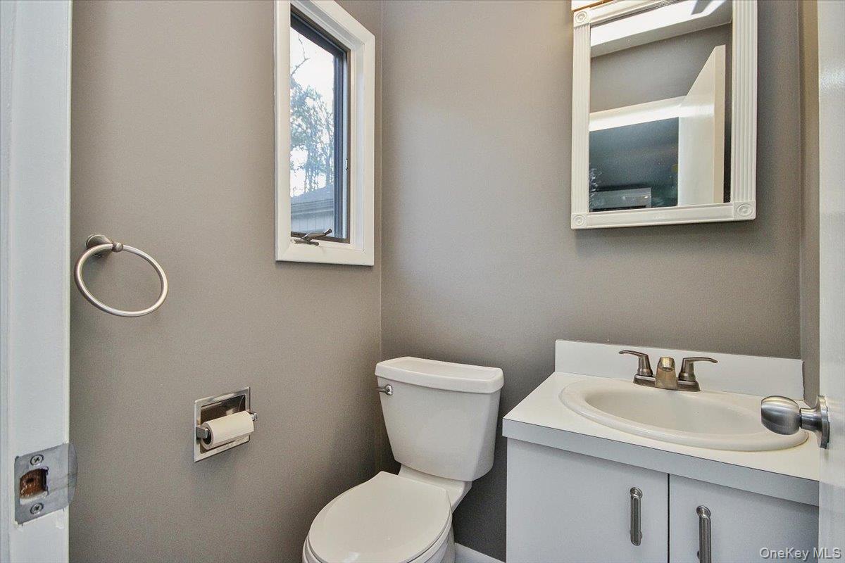 Marlboro, New York 12542, United States, 3 Bedrooms Bedrooms, ,2 BathroomsBathrooms,Residential,Active,239334