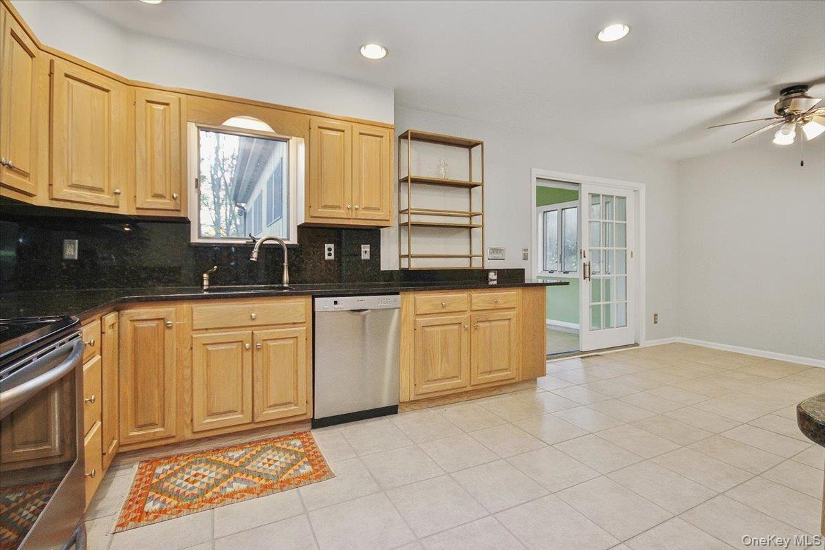 Marlboro, New York 12542, United States, 3 Bedrooms Bedrooms, ,2 BathroomsBathrooms,Residential,Active,239334