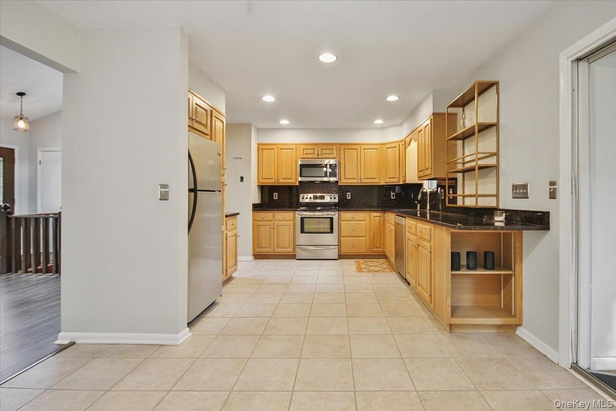 Marlboro, New York 12542, United States, 3 Bedrooms Bedrooms, ,2 BathroomsBathrooms,Residential,Active,239334