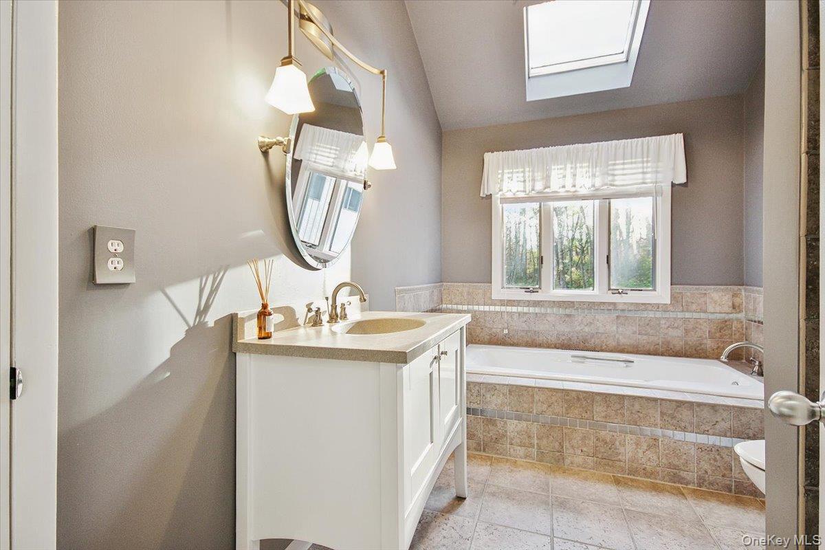 Marlboro, New York 12542, United States, 3 Bedrooms Bedrooms, ,2 BathroomsBathrooms,Residential,Active,239334