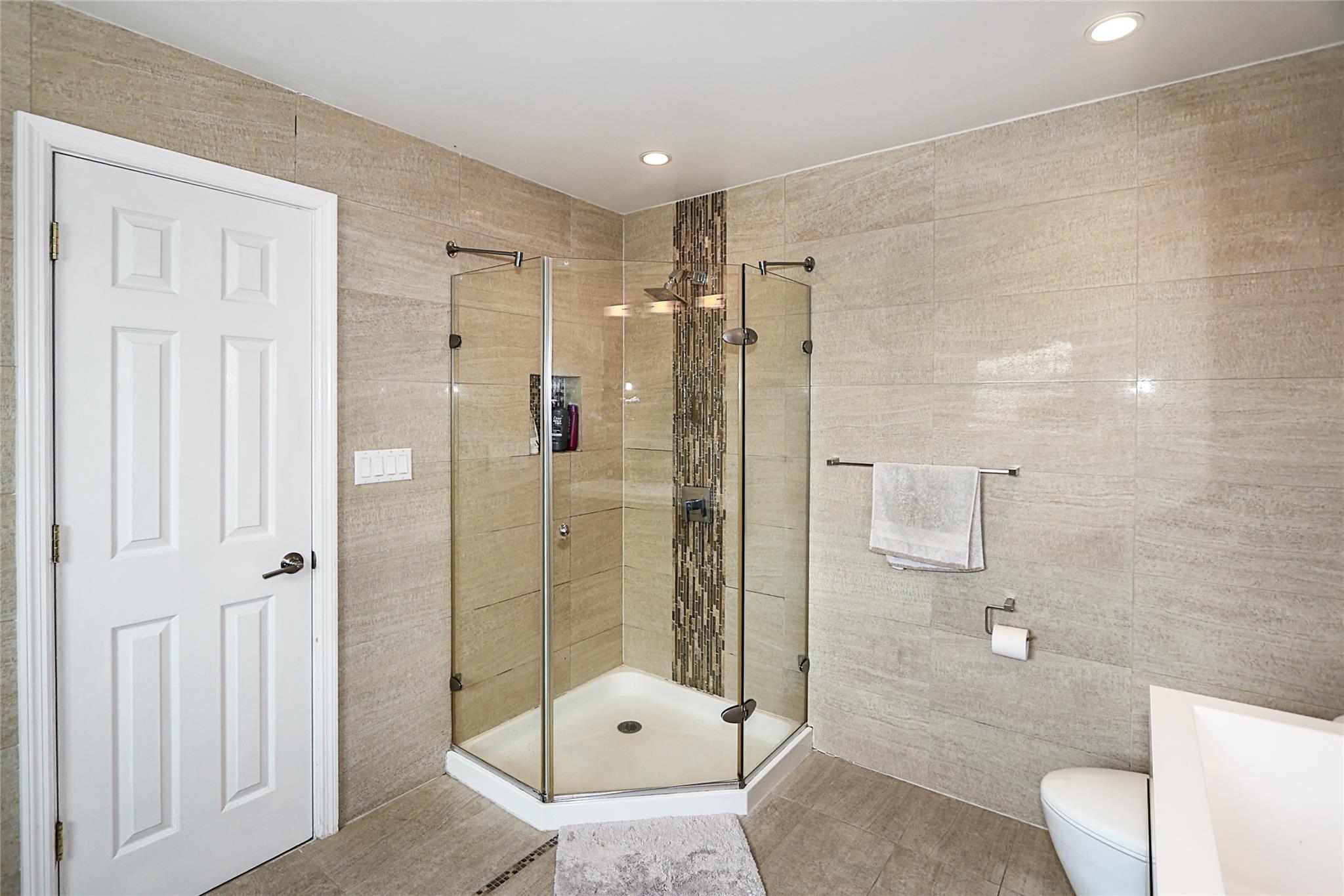 1660 Bridge Street, Merrick, New York image 24