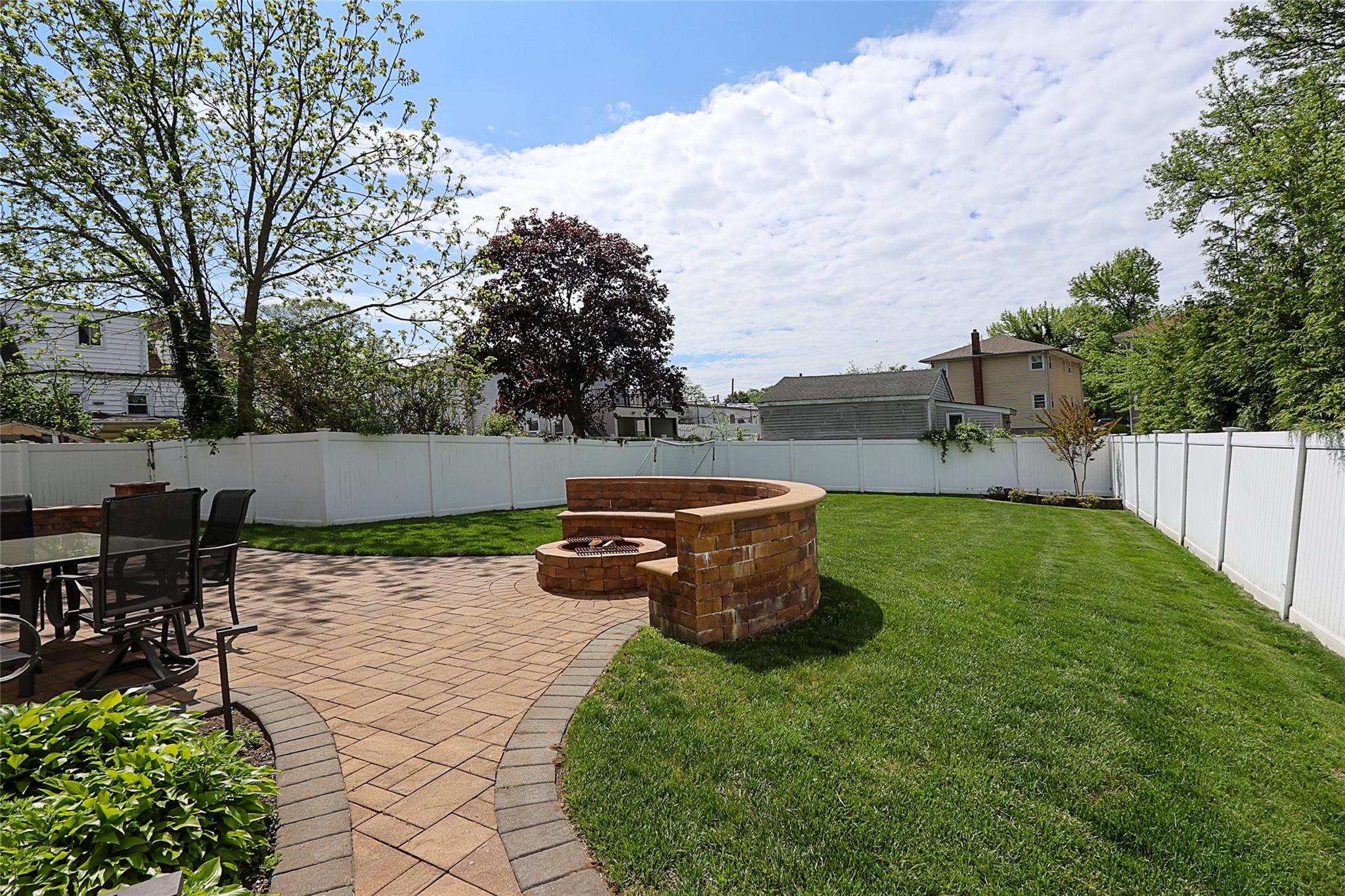 1660 Bridge Street, Merrick, New York image 35
