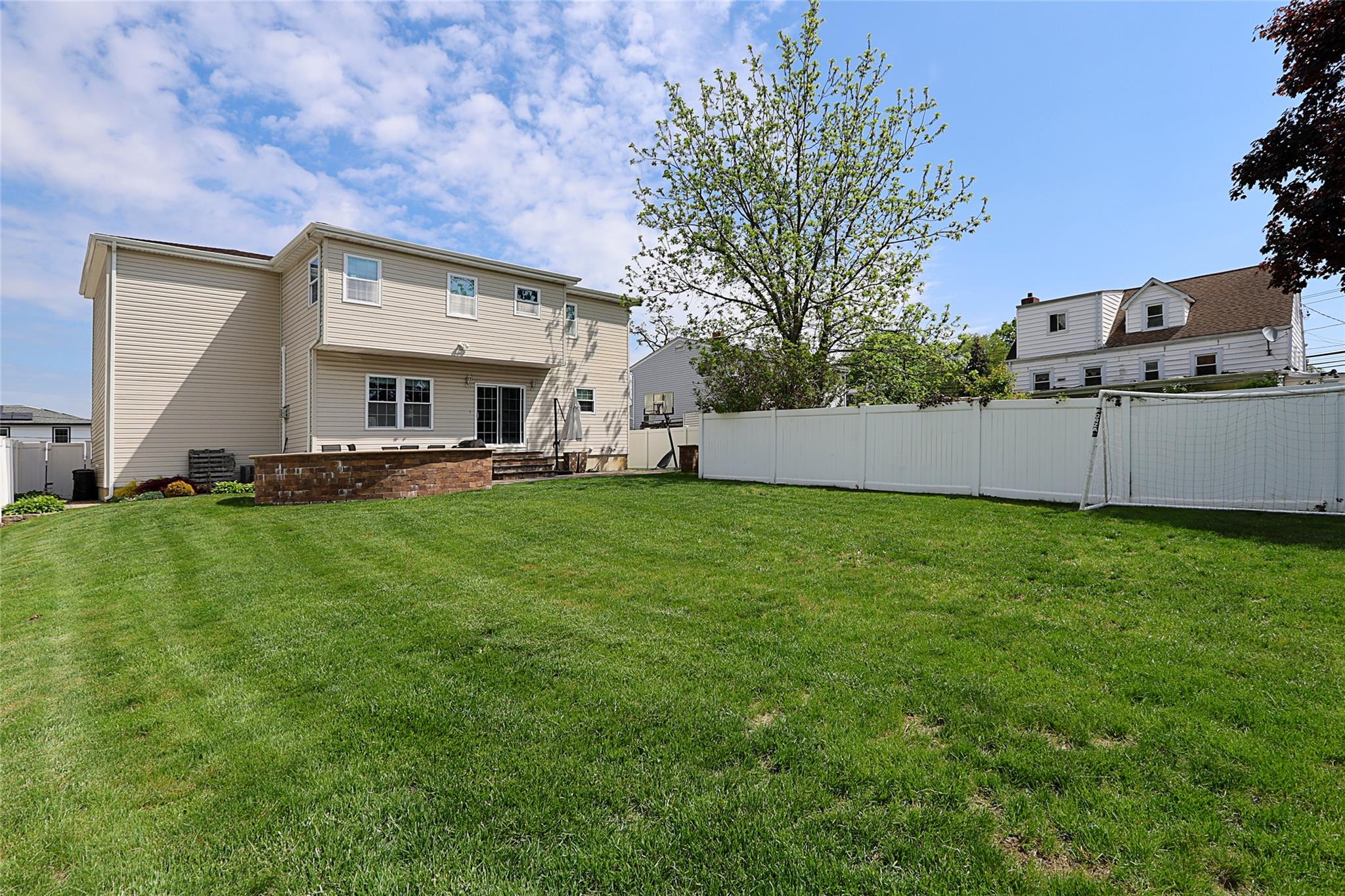 1660 Bridge Street, Merrick, New York image 40