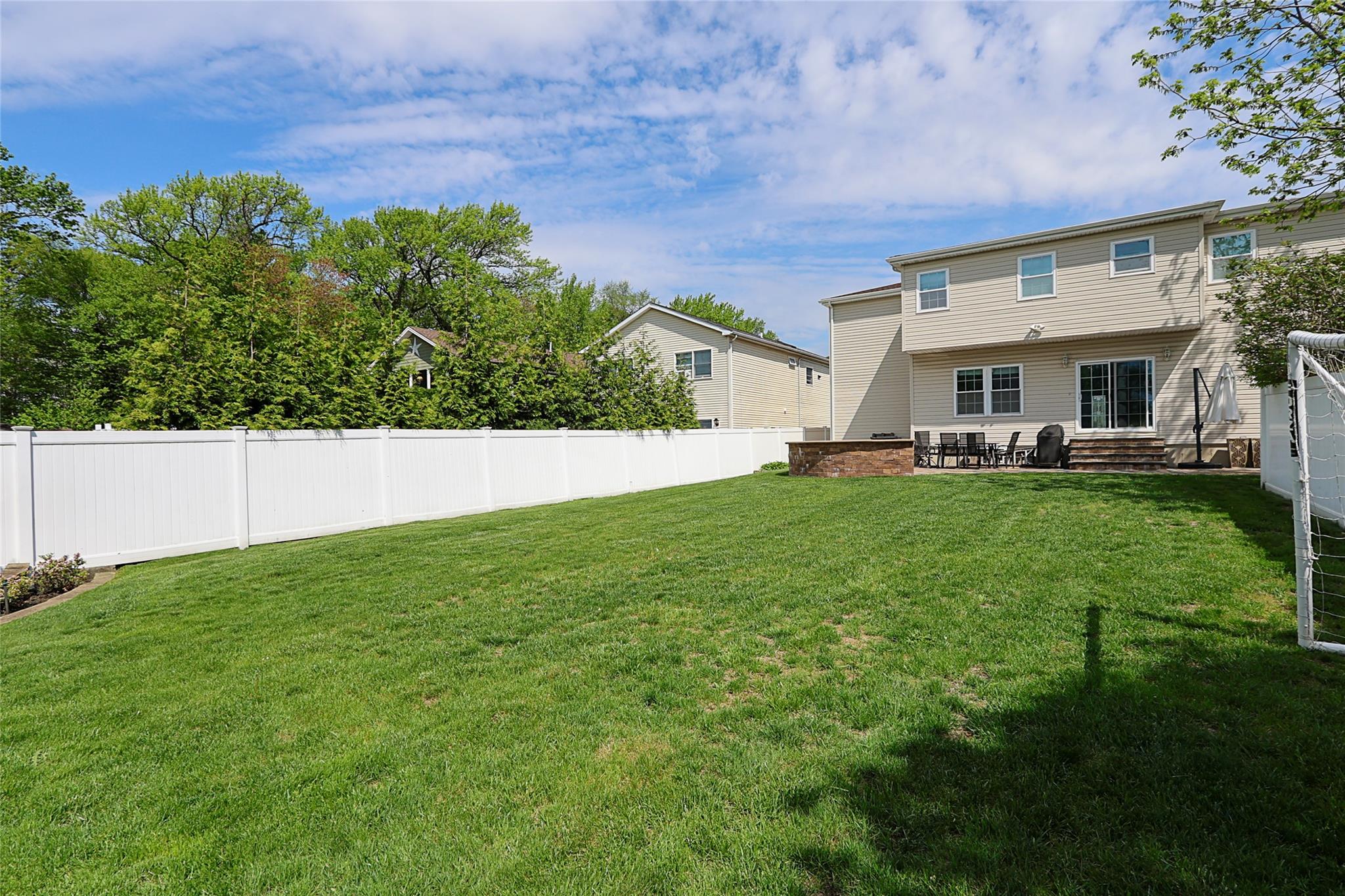 1660 Bridge Street, Merrick, New York image 38