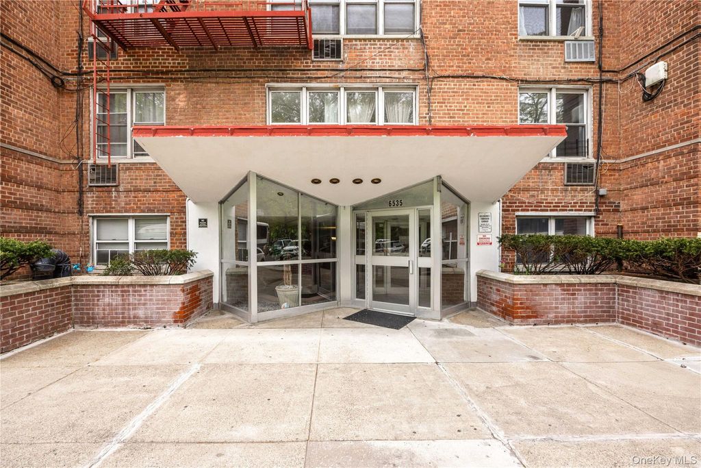 Photo of 6535 Broadway #2A, Bronx, NY 10471 (MLS # 994087)