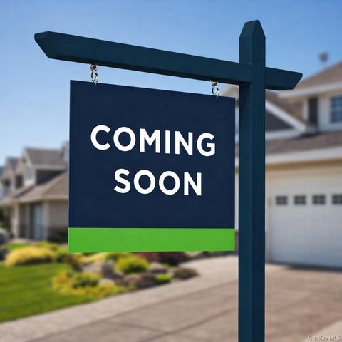 Photo of 5 Longleaf Lane, Medford, NY 11763 (MLS # 965823)