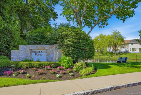 Condo For Sale - 84 Woodlake Drive<br/> Woodbury, NY 11797