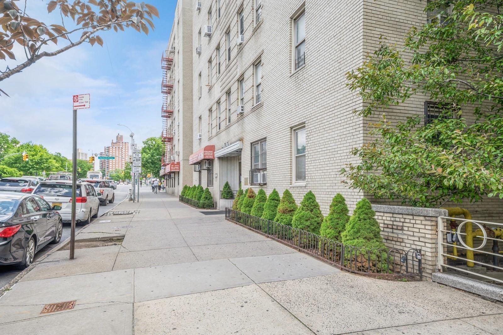 Property for Sale at Boston Road 1C, Bronx, New York - Bedrooms: 2 
Bathrooms: 1 
Rooms: 4  - $279,000