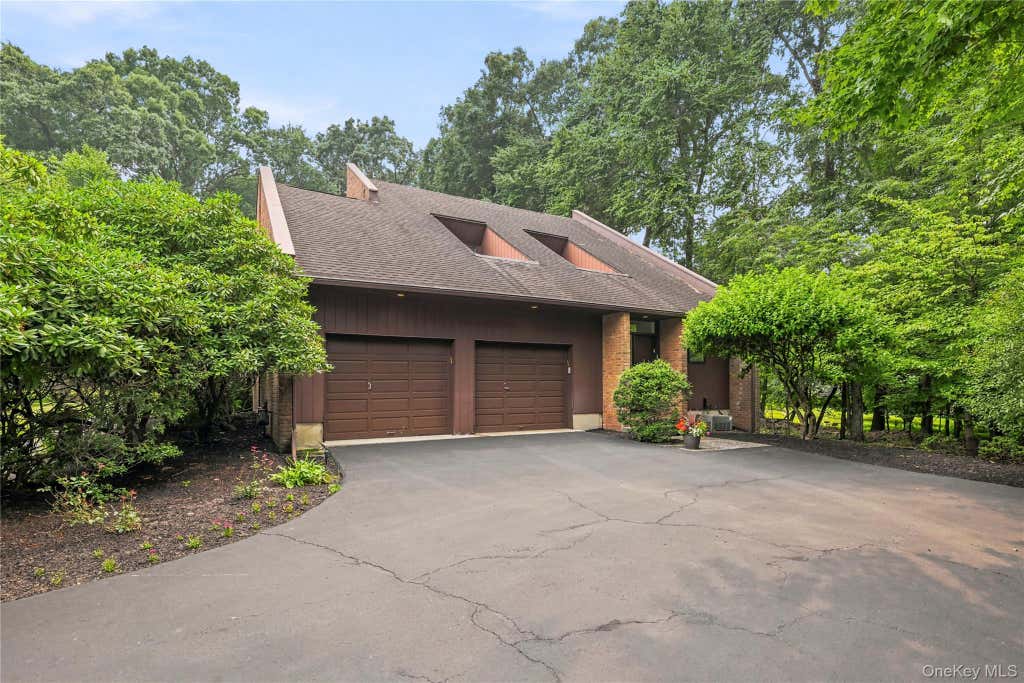 Photo of 5 Sophia Street, Monsey, NY 10952 (MLS # 1001973)