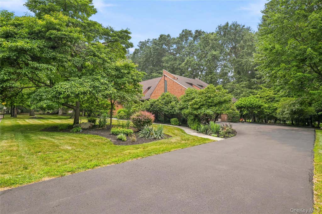 Photo of 5 Sophia Street, Monsey, NY 10952 (MLS # 1001973)